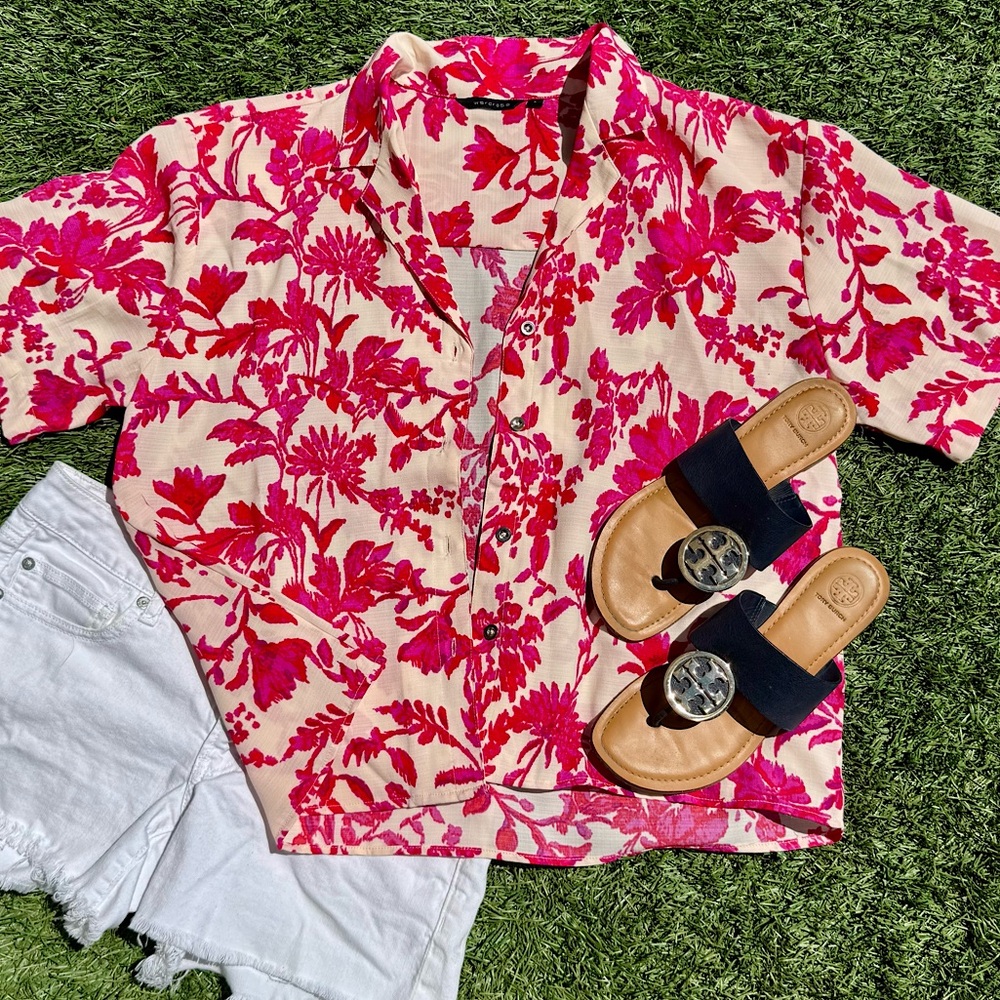 EUC - Wardrobe L blouse floral pattern bright vibrant pink bottom up shirt